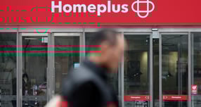 기업회생 이후 유동성 위기를 겪고 있는 홈플러스가 직원들의 1월 급여 지급을 미룬다고 공지했다. 사진은 지난해 12월 29일 서울 소재 홈플러스 매장의 모습. /사진=뉴시스