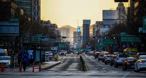  서울 시내버스 파업이 이어지고 있는 14일 서울 종로구 광화문네거리 정류장에 버스전용차로가 텅 비어 있다. /사진=뉴시스