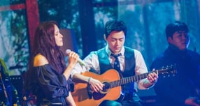 조정석♥거미 부부가 둘째 딸을 품에 안았다. /사진=넷플릭스 제공