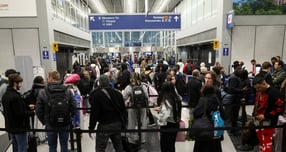 미국 정부가 아프가니스탄과 러시아 등 75개국에 대한 이민 비자 발급 절차를 오는 21일(이하 현지시각)부터 중단한다. 사진은 지난해 11월26일 미국 일리노이주 시카고 오헤어 국제공항의 모습. /사진=로이터