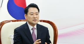 장동혁 국민의힘 대표가 한동훈 전 국민의힘 대표 제명 징계안에 대해 재심 신청 기간에는 최고위원회의에서 의결하지 않겠다고 밝혔다. 사진은 장 대표가 지난 14일 대전시청에서 이장우 시장과 대전충남 행정통합 관련 정책협의에서 발언한 모습. /사진=뉴스