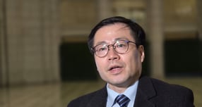 여한구 산업통상자원부 통상교섭본부장이 미국 정부의 일부 첨단 반도체 25% 관세 부과에 대해 여파를 파악 중이라고 밝혔다. 사진은 여 본부장이 지난 14일(현지시각) 미국 워싱턴D.C 유니온스테이션역에서 취재진을 만나 이야기 한 모습. /사진=뉴스