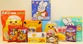 크라운해태제과가 2026년을 수출 확대 원년으로 삼고 글로벌 공략에 속도를 높인다. 해태제과는 2022년, 크라운제과는 2024년 천안아산지역에 연간 5000억원 규모의 신공장을 잇달아 준공, 현재 74개국인 수출 전선을 확장한다는 계획이다. /사진=크라운해태