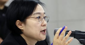 사진은 한성숙 중소벤처기업부 장관이 12일 세종시 정부세종컨벤션센터에서 열린 중기부 공공기관·유관기관 업무보고에서 발언하고 있는 모습./사진=뉴시스 