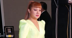 방송인 박나래가 전 소속사의 약점을 잡으려 했다는 폭로가 나온 가운데 박나래가 전속계약을 마무리하고 1인 기획사로 옮긴 이유가 밝혀졌다. 사진은 방송인 박나래 모습. /사진=머니투데이 