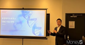 삼성바이오로직스가 CDO(위탁개발) 사업 확대를 추진한다. 사진은 지난 15일(현지시각) 미국 샌프란시스코 'JP모건 헬스케어 콘퍼런스'(JPMHC)를 통해 CDO 사업 계획을 소개하는 이상명 삼성바이오로직스 상무(CDO개발담당 겸 사업전략팀장). /사진=김동욱 기자