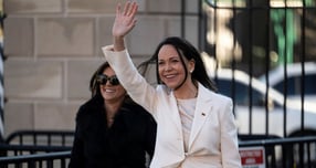 베네수엘라 야권 지도자 마리아 코리나 마차도가 지난 15일(이하 현지시각) 도널드 트럼프 대통령을 만났다. 사진은 마차도가 지난 15일 미국 워싱턴D.C 백악관에서 트럼프 대통령과 회동 후 나선 모습. /사진=로이터 