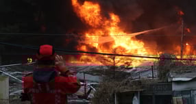 구룡마을 화재, 소방 '대응 2단계' 격상… "헬기 불가·추가인력 투입"