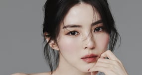 배우 한소희가 2024년 있었던 SNS 논란에 대해 입장을 밝혔다. 영화 '프로젝트 Y'의 주연배우 한소희가 16일 진행된 인터뷰를 위해 포즈를 취하는 모습. /사진=스타뉴스(9아토엔터테인먼트 제공)