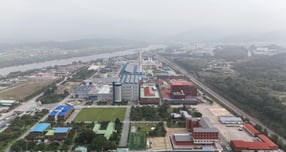 코스모신소재 충주사업장 전경. / 사진=코스모신소재