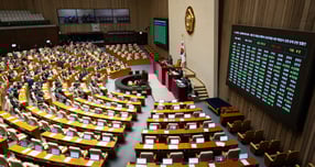  청와대 참모들의 지방선거 출마 전망을 두고 여야 대변인들이 설전을 벌였다.사진은 지난 16일 서울 여의도 국회에서 열린 제431회 국회 제1차 본회의 모습. /사진=뉴스