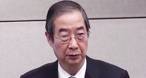 [서울=뉴시스] 조성우 기자 = 한덕수 전 국무총리가 26일 서울 서초구 서울중앙지방법원에서 열린 내란 우두머리 방조, 내란 중요임무 종사 등 혐의 사건의 결심 공판에서 최후진술을 하고 있다. 내란 특검은 한 전 총리에게 징역 15년을 구형했다. (사진=서울중앙지방법원 제공) 2025.11.26. photo@newsis.com *재판매 및 DB 금지 /사진=