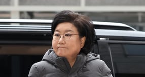 (서울=뉴스1) 황기선 기자 = 이혜훈 기획예산처 장관 후보자가 16일 오전 서울 중구 예금보험공사에 마련된 인사청문회 준비 사무실로 출근하고 있다.  2026.1.16/뉴스1  Copyright © 뉴스1. All rights reserved. 무단 전재 및 재배포,  AI학습 이용 금지. /사진=(서울=뉴스1) 황기선 기자
