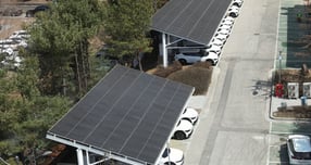 경기도 내  한 주차장에 설치한 태양광 발전 시설. /사진제공=경기도