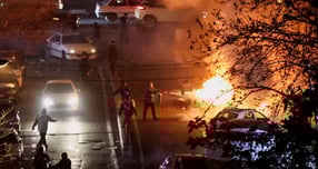 이란 반정부 시위로 최대 1만8000명이 사망했다는 외신 보도가 전해졌다. 사진은 지난 8일(현지시각) 이란 테헤란에서 시위로 발생한 화재 현장의 모습. /사진=로이터