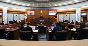 오산시의회가 19일 본회의장에서 제299회 임시회를 개회하고 10일간의 의정활동에 돌입했다. /사진제공=오산시의회 