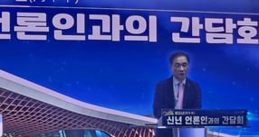 정장선 평택시장이 2026년 병오년을 맞아 19일 시청 대회의실에서 열린 신년 언론인 간담회에서 새해 주요 시정 방향을 밝히고 있다. /사진=김동우 기자
