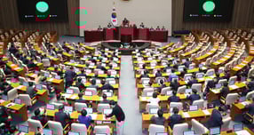 정부가 오는 2월 임시국회에서  '국민참여형 국민성장펀드'와 '국내시장 복귀계좌'(RIA) 도입을 위한 세법 개정을 추진할 계획이다. 사진은 지난 16일 서울 여의도 국회에서 열린 제431회 국회(임시회) 제1차 본회의의 모습. /사진=뉴스