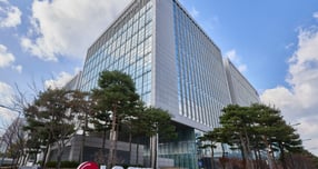 LG CNS는 LG AI연구원 컨소시엄에 참여해 모든 항목에서 최고점을 받으며 1위를 기록한 가운데 오픈AI의 공식 파트너로 선정되는 등 산업 전반에서 AX 전환을 가속화하고 있다. /사진=LG CNS