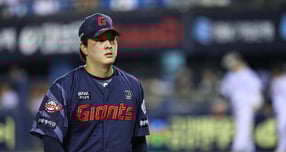 롯데자이언츠 마무리투수 김원중이 최근 교통사고를 당해 1차 스프링캠프 합류가 불발됐다. 사진은 롯데자이언츠 투수 김원중 모습. /사진=뉴시스