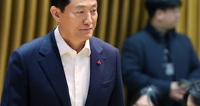 오세훈 서울시장은 2026년 신년 업무보고 첫날 주택공급·공간혁신·균형발전 측면에서 쟁점과 성과, 올해 계획 등 시정 전반을 점검했다. 사진은 오 시장이 지난 12일 '2026년 신년 직원 조례'에 참석한 모습. /사진=뉴스