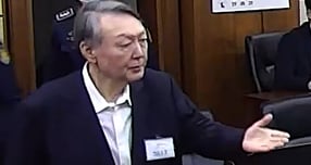 윤석열 전 대통령 변호인단 김계리 변호사가 백대현 재판부를 두고 '언론 플레이'한다고 지적했다. 사진은 윤석열 전 대통령이 지난 16일 오후 서울 서초구 중앙지방법원에서 체포 방해와 국무위원 심의권 침해 등 혐의 1심 선고 공판에 출석한 모습. /사진=뉴스1(중앙지법 제공)