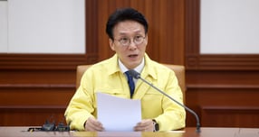 정부가 이재명 대통령의 부산 가덕도 신공항 피습 사건을 국가 공인 1호 테러로 지정한다고 밝혔다. 사진은 김민석 국무총리가 20일 서울 종로구 정부서울청사에서 열린 제22차 국가테러대책위원회에서 모두발언 한 모습. /사진=뉴시스