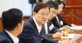 이찬진 금융감독원장이 지난해 11월18일 서울 여의도 금융감독원 대회실에서 열린 금융소비자보호 중심의 금융감독 전환을 위한 금융소비자보호 토론회에서 개회사를 하고 있다./사진=뉴시스