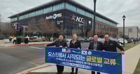 경기항공고 협의회 관계자들이 미국 오스틴 지역의 Austin Community College를 방문해 사진 촬영을 하고 있다. /사진제공=광명교육지원청
