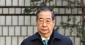 법원이 내란 방조 혐의로 기소된 한덕수 전 국무총리 1심에서 징역 23년을 선고했다. 사진은 21일 서울 서초구 서울중앙지법에서 열린 1심 선고공판에 출석한 한 전 총리의 모습. /사진=뉴시스 