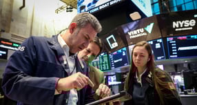 미국 뉴욕증권거래소(NYSE)가 토큰증권 유통 플랫폼 개발을 끝내고 24시간 거래 등을 위한 규제 승인을 추진 중이지만 한국은 글로벌 흐름에 다소 뒤쳐진다는 지적이다. 사진은 뉴욕증권거래소. /사진=로이터