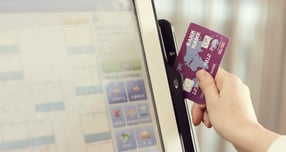 '여신전문금융업법 시행령'과 '여신전문금융업감독규정' 개정안에 따라 부모 신청이 있을 경우 만 12세 이상 미성년자도 본인 명의의 가족 신용카드를 발급받아 사용할 수 있게 된다./ 사진=머니투데이