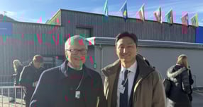 지난 22일 스위스 다보스에서 열린 '2026 세계경제포럼(WEF·다보스 포럼)' 연차총회에서 정기선 HD현대 부=회장(오른쪽)과 빌 게이츠 테라파워 회장과 만났다. /사진=HD현대