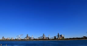 오는 24일 최저기온은 영하 18도에서 0도로 춥지만 전국은 대체로 맑을 예정이다. 사진은 지난 22일 포스코 포항제철소 상공 위로 구름 한점 없는 푸른 하늘의 모습. /사진=뉴스