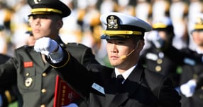 이재용 삼성전자 회장 장남 이지호 소위가 지난해 11월28일 오후 경남 창원시 진해구 해군사관학교에서 열린 '제139기 해군사관후보생 임관식'에 참석해 분열을 위해 이동하고 있다. /사진=뉴스1(공동취재) 