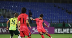 한국 U-23 대표팀이 베트남과의 경기에서 패배해  2026 아시아축구연맹(AFC) 23세 이하(U-23) 아시안컵을 4위를 기록했다. 사진은 지난 18일(한국시각) 사우디아라비아 제다 킹 압둘라 스포츠시티홀 스타디움에서 열린 호주와의 2026 아시아축구연맹(AFC) U23 아시안컵 8강전에서 패스한 모습. /사진=뉴스1(대한축구협회 제공)