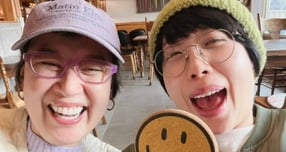 개그우먼 박미선이 SNS를 통해 최근 근황을 공개했다. 사진은 박미선(왼쪽)과 동료 개그우먼 권진영이 함께 한 모습. /사진=박미선 인스타그램 캡처