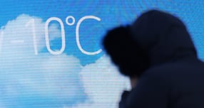 중부지방을 중심으로 영하 15도의 강추위가 이어진다. ‘더 스피어’에 표시된 실시간 온도가 영하 10도를 나타내고 있다./사진=뉴스