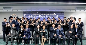 지난 23일 현정은 현대그룹 회장이 현대그룹 사옥에서 열린 ‘신입사원 입문 교육수료식’에 참석해 신입사원들을 격려하는 모습. /사진=현대그룹