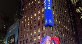 사진은 지난해 12월 미국 뉴욕 타임스스퀘어 대형 전광판에 송출된 파리바게뜨 홀리데이 시즌 케이크 광고 영상. /사진 제공=파리바게뜨