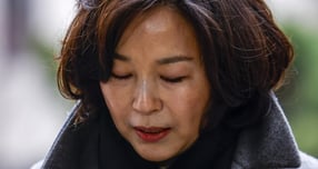 공천헌금 의혹으로 경찰 수사를 받고 있는 김경 서울시의원이 사퇴했다. 사진은 지난 18일 서울 마포구 공공범죄수사대에서 경찰 조사를 받기위해 출석한 공천 헌금 의혹을 받는 김경 전 서울시의원. /사진=뉴시스