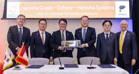 한화오션과 한화시스템은 캐나다 AI 기업인 코히어(Cohere)와 인공지능 기술 협력을 위한 MOU를 체결했다. 사진 왼쪽부터 필립 제닝스(Philip Jennings) 혁신과학경제개발부 차관, 손재일 한화시스템 대표, 이반 장(Ivan Zhang) 코히어 공동 창업자, 김희철 한화오션 대표, 김정관 산업통상부 장관, 빅터 피델리(Victor Fedeli) 온타리오주 경제개발부 장관. /사진=한화그룹