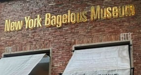 서경덕 성신여대 교수가 중국 상하이 대한민국 임시정부 청사 앞에 한국 유명 베이커리 '런던 베이글 뮤지엄'과 유사한 '뉴욕 베이글러스 뮤지엄'이 등장했다고 밝혔다. 사진은 중국 상하이 '뉴욕 베이글러스 뮤지엄' 매장의 모습. /사진=서경덕 교수 페이스북 캡처 