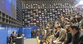  정명근 경기 화성특례시장이 27일 화성동탄중앙도서관에서 2026년 신년 기자회견을 열고, 4개 구청 시대 개막을 시작으로 한 시정 운영 방향과 4대 전환 전략을 발표하고 있다. /사진=김동우 기자