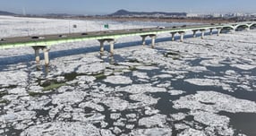 연일 한파가 이어지고 있는 가운데 지난 23일 경기 김포시 일산대교 일대에 유빙 모습. /사진=뉴스1  