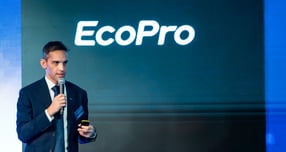 킴벌 비르디 에코프로 유럽 법인장이 최근 열린 에코프로 전략 설명회 행사에서 고객들을 대상으로 삼원계 배터리 경쟁력에 대해 설명하고 있다. /사진=에코프로