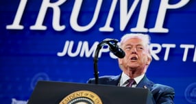 도널드 트럼프 미국 대통령이 이란으로 대규모 함대를 파견했다고 밝혔다. 사진은 트럼프 대통령이 지난 28일(현지시각) 미국 워싱턴D.C에서 열린 미 재무부 트럼프 계정 정상회의에 참석해 연설한 모습. /사진=로이터  