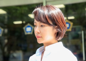 배우 황정음이 횡령 이미지를 회복할 수 있을 지 관심이 모아진다. 사진은 지난 21일  제주시 이도2동 제주지방법원에서 열린 특정경제범죄 가중 처벌 등에 관한 법률 위반(횡령) 혐의 사건 결심공판 출석 후 법원을 빠져나간 배우 황정음. /사진=뉴시스