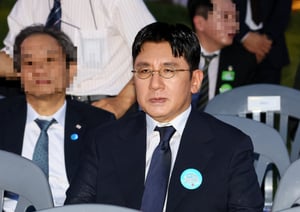  방시혁 하이브 의장이 지난달 15일 서울 세종대로 광화문광장에서 열린 제21대 대통령 국민임명식 &#039;광복 80년, 국민주권으로 미래를 세우다&#039; 행사에 참석해 있다. /사진=뉴시스