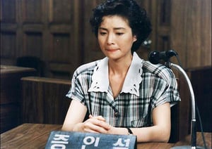 귀가중이던 한 여성이 서울 한 골목에서 두명의 남자로부터 성폭행 당하는 사건이 벌어졌다. 해당 장면은 변월수 사건을 각색한 영화 &#039;단지 그대가 여자라는 이유만으로&#039; 한 장면. /사진=유튜브 채널 &#039;신지우&#039; 캡처